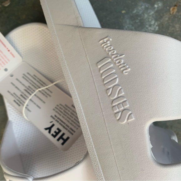 Freedom Moses Slides- size 41 - Picture 5 of 7